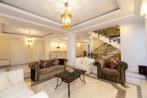  Majestic Hotel  Тбилиси